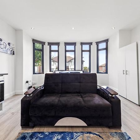 Comfy 1Bdr - 30Mins To Central Ldn - Parking The Hyde Екстериор снимка