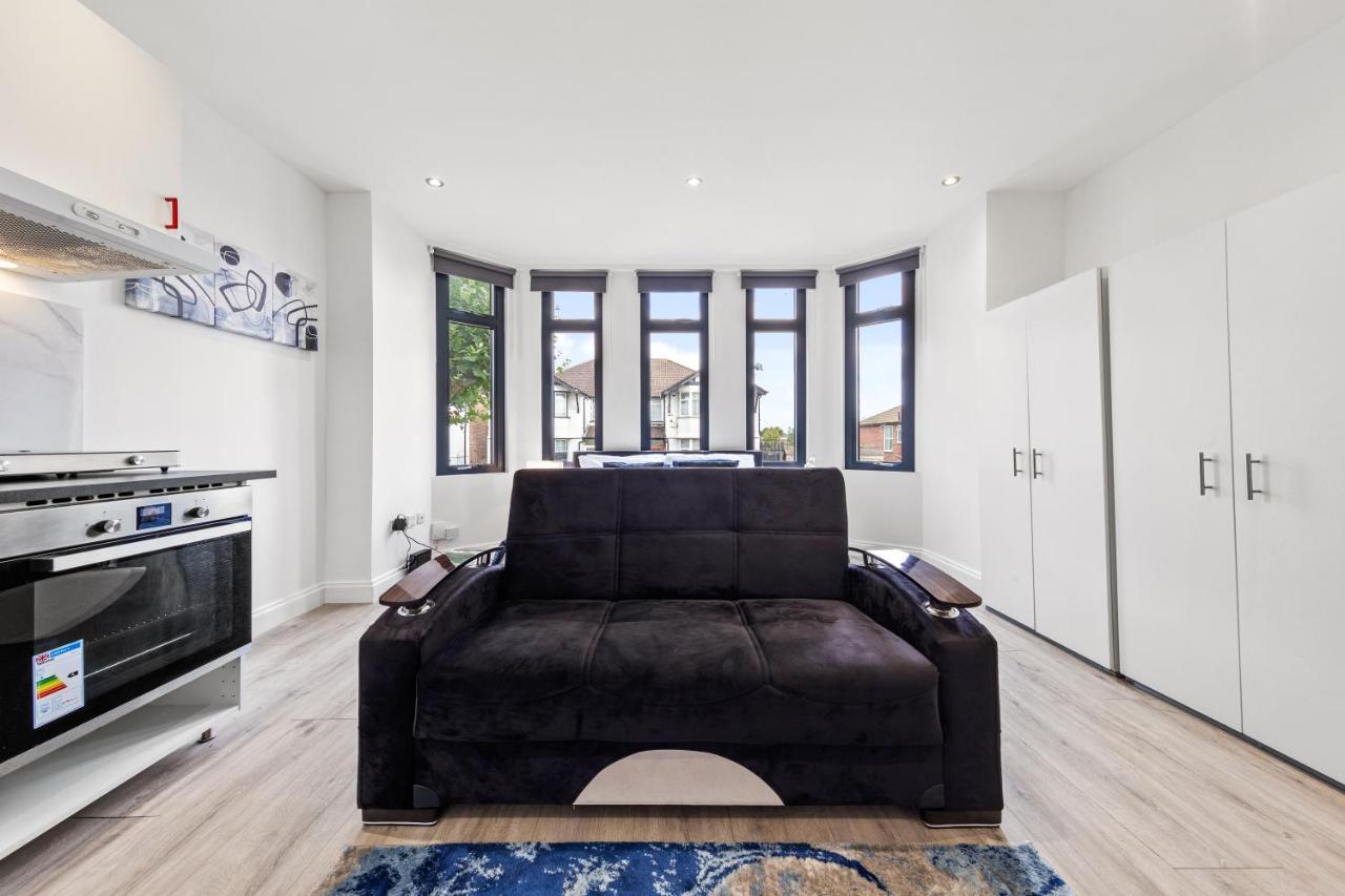 Comfy 1Bdr - 30Mins To Central Ldn - Parking The Hyde Екстериор снимка