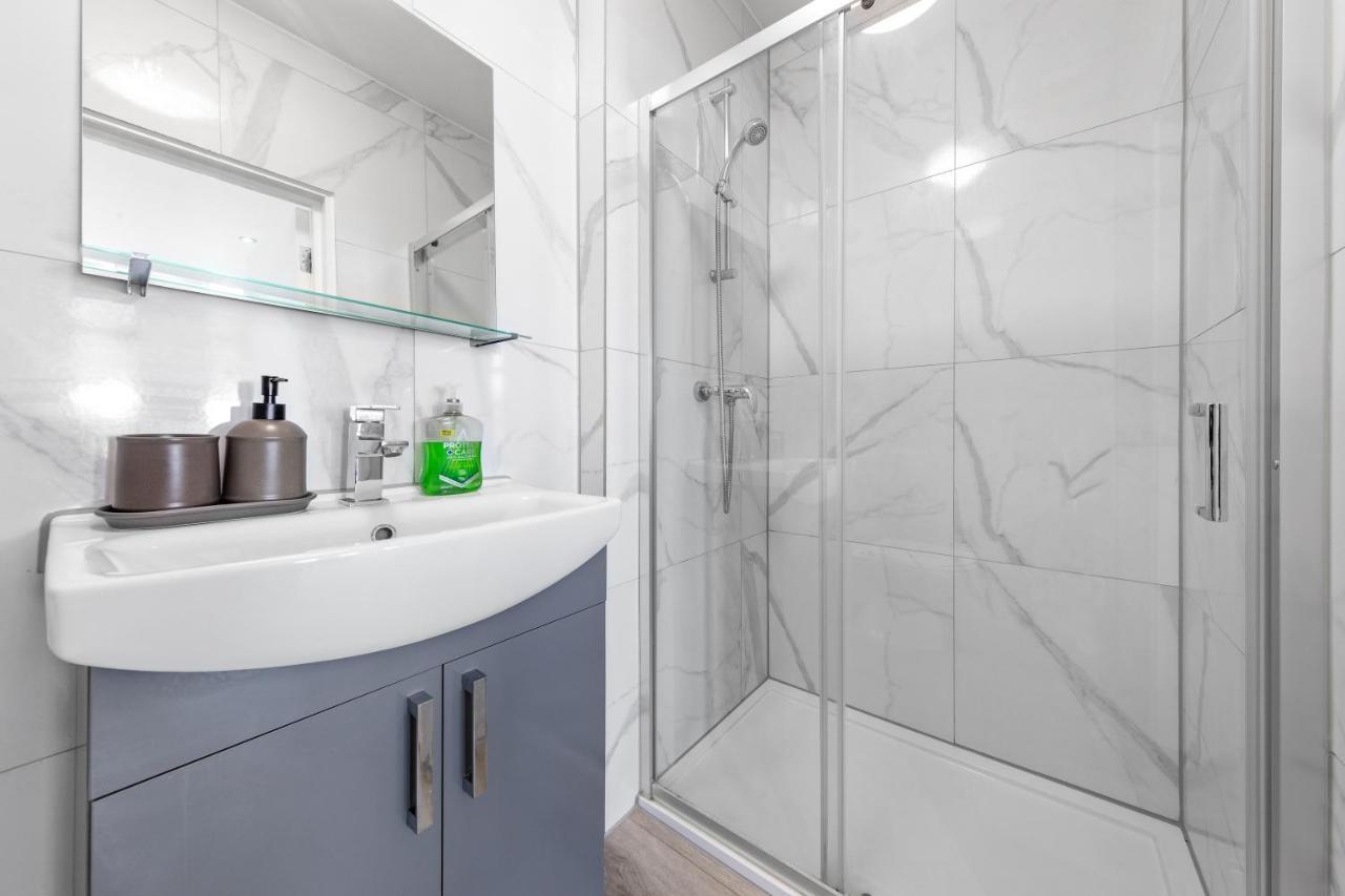Comfy 1Bdr - 30Mins To Central Ldn - Parking The Hyde Екстериор снимка